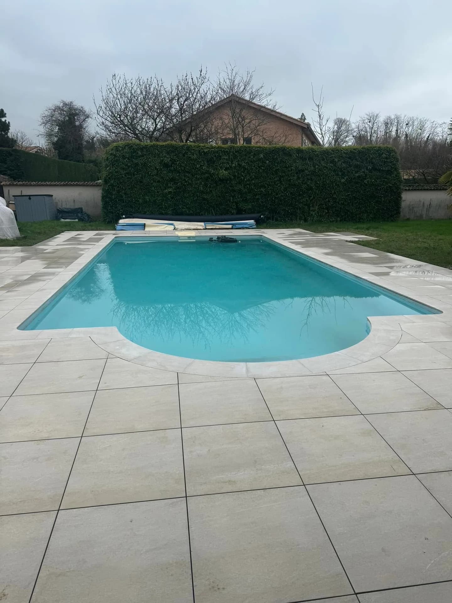 Rénovation des plages piscine — Pose carrelage 60×60 - Après - Carrelage Mâcon