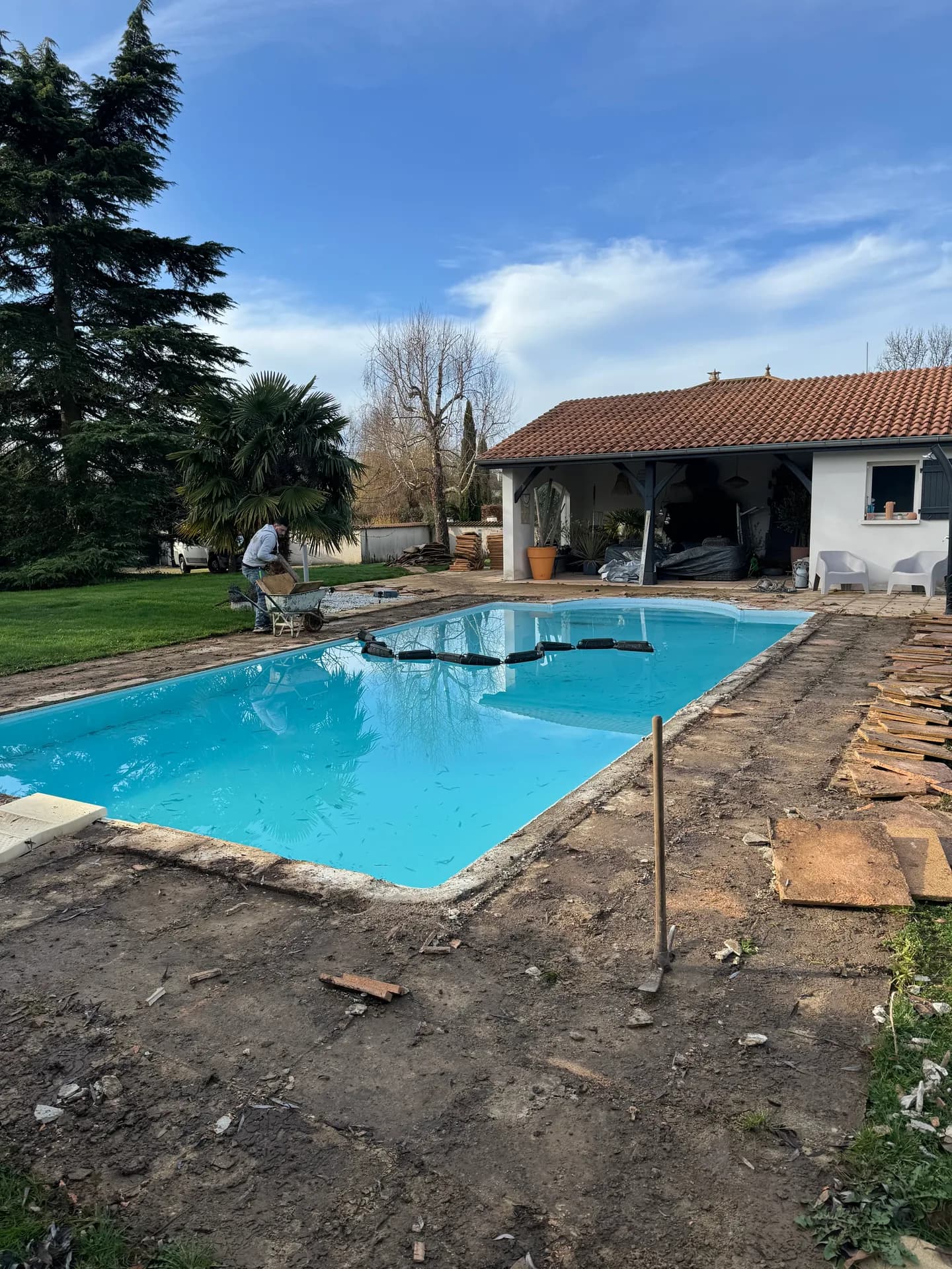 Rénovation des plages piscine — Pose carrelage 60×60 - Galerie - Carrelage Mâcon - HBM Carrelage - Image 1