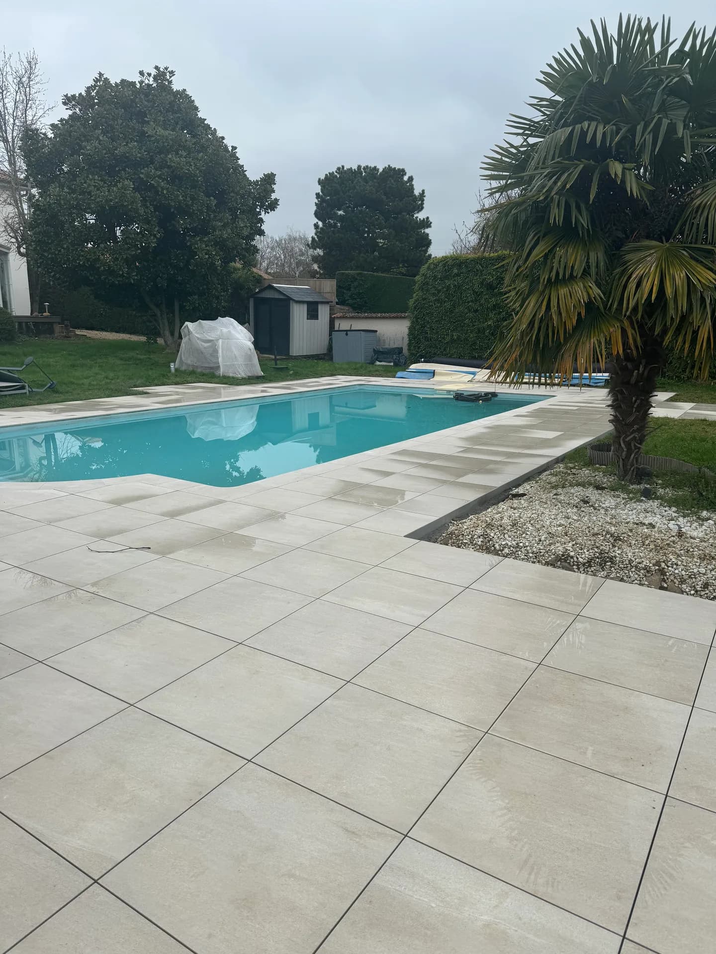 Rénovation des plages piscine — Pose carrelage 60×60 - Galerie - Carrelage Mâcon - HBM Carrelage - Image 2