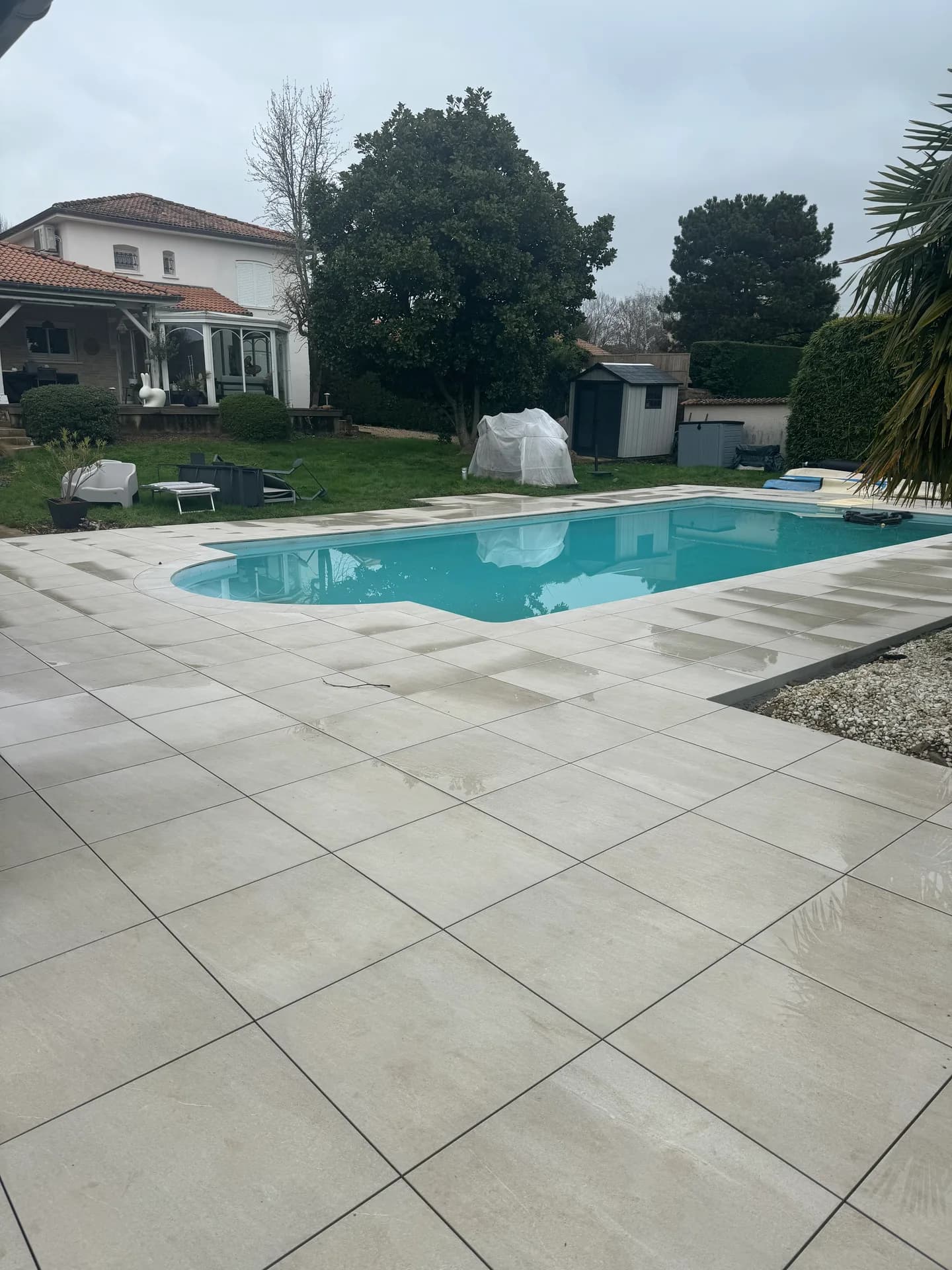 Rénovation des plages piscine — Pose carrelage 60×60 - Galerie - Carrelage Mâcon - HBM Carrelage - Image 3