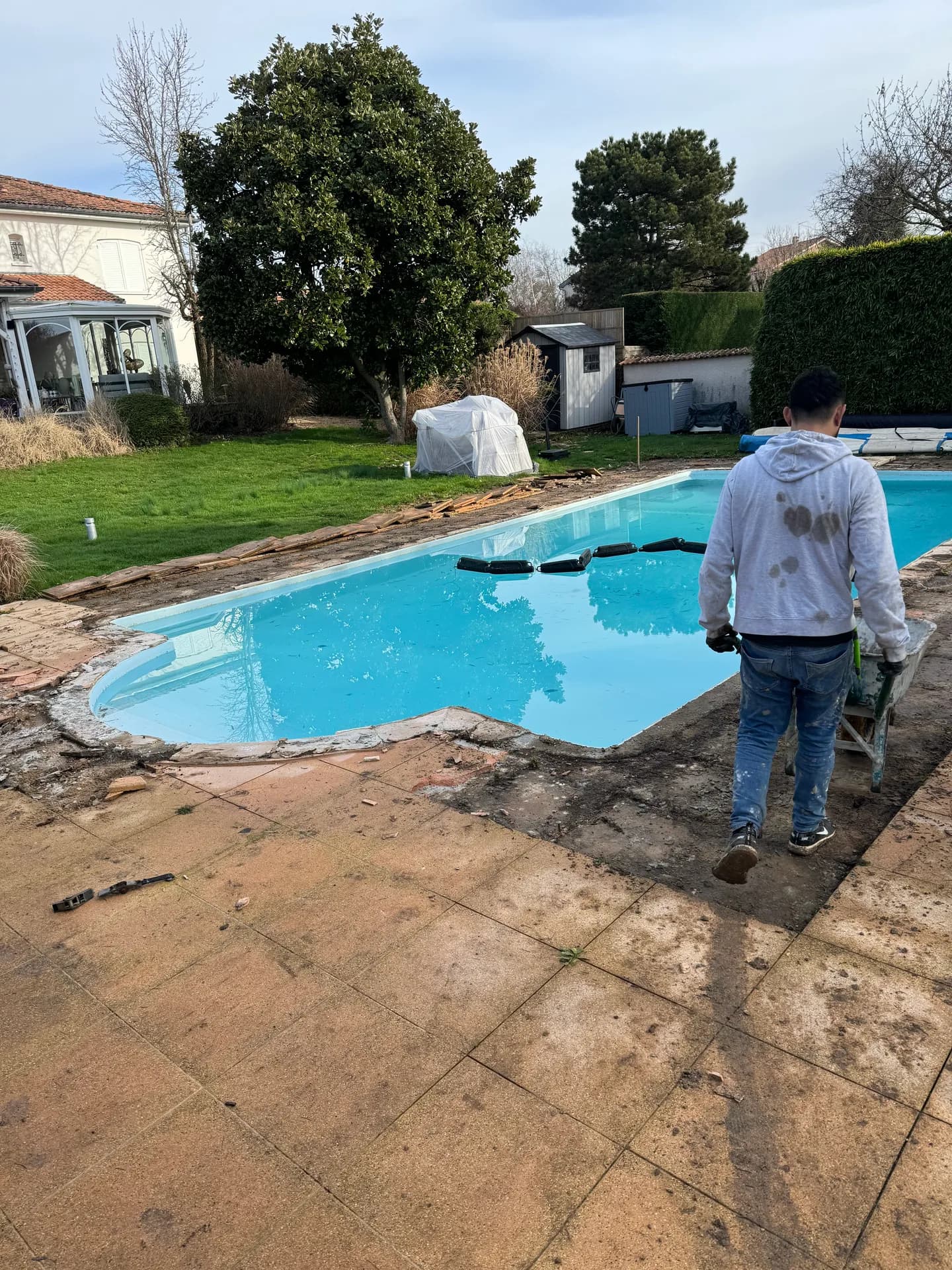 Rénovation des plages piscine — Pose carrelage 60×60 - Galerie - Carrelage Mâcon - HBM Carrelage - Image 4