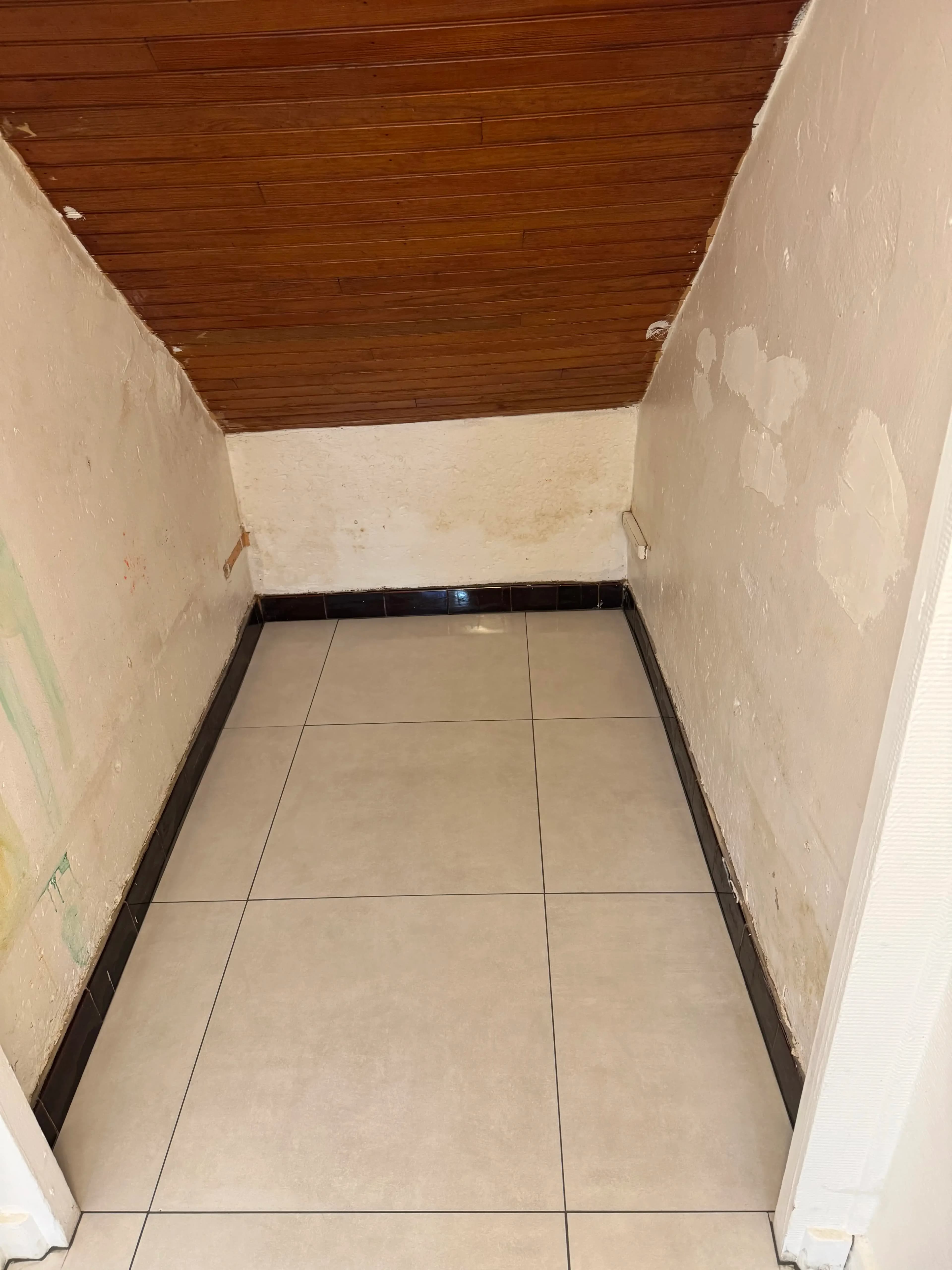 Pose de carrelage sol - Maison complète à Charnay-lès-Mâcon - Galerie - Carrelage Mâcon - HBM Carrelage - Image 1